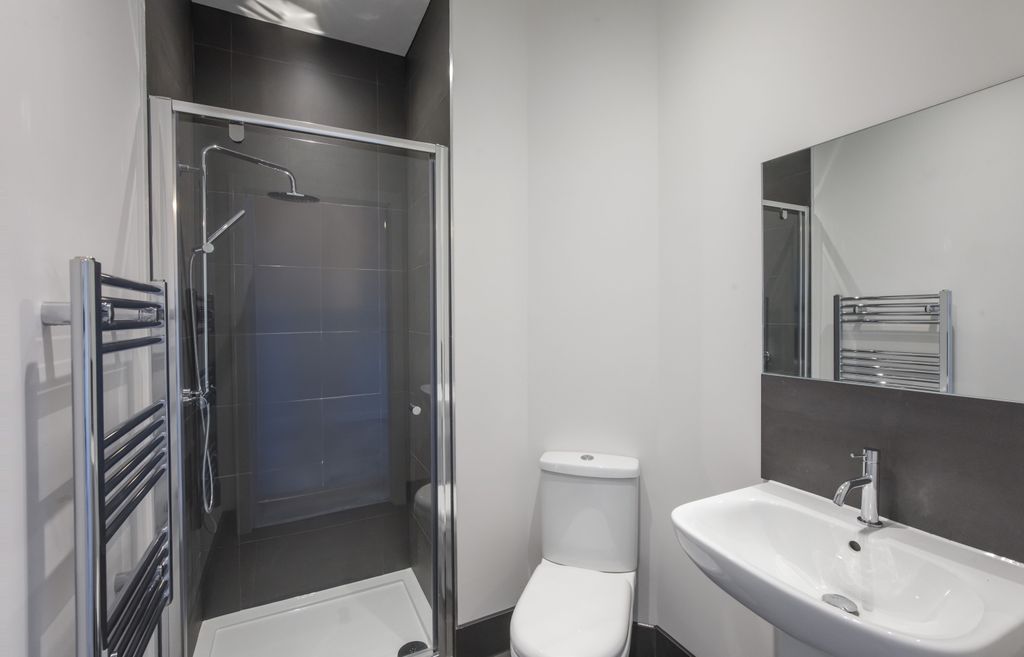 Property photo 3 of 7 Gb1_0057