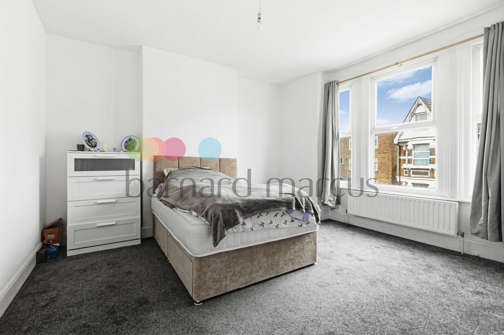 Property photo 2 of 9 Bedroom