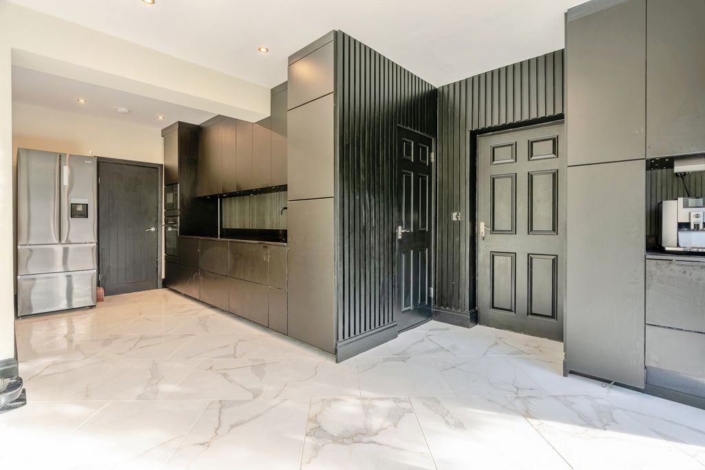 Property photo 2 of 23 Photo