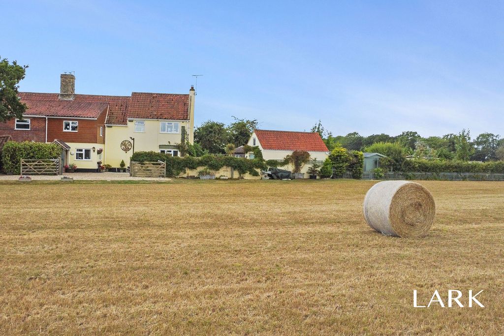 Property photo 1 of 28 Pt-Lark-1Keltoncottages-1