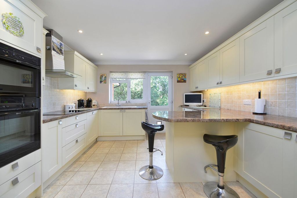 Property photo 3 of 17