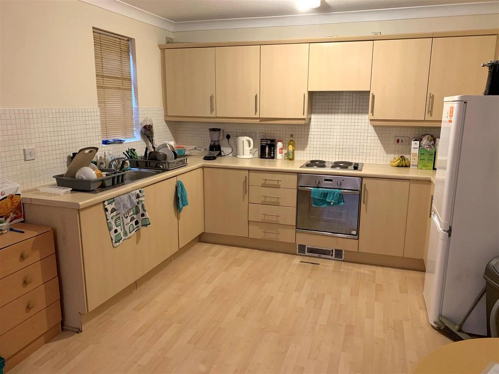 Property photo 2 of 7 Kitchen