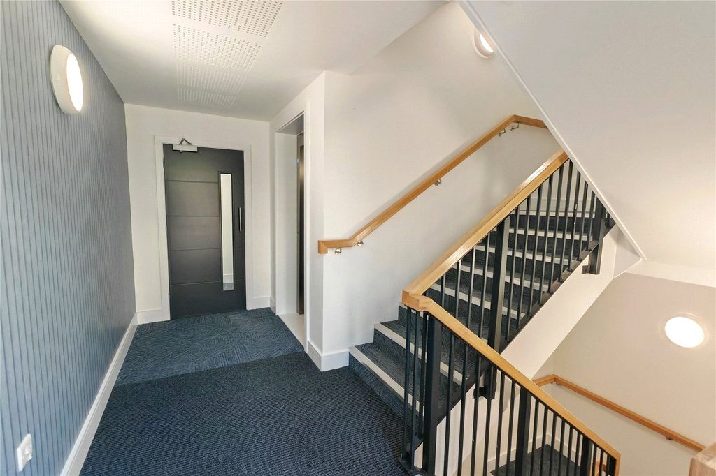 Property photo 3 of 9 Interior