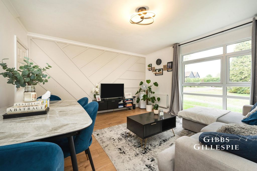 Property photo 1 of 11 Pbox-Img.Jpg