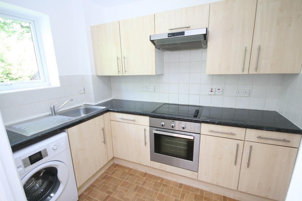 Property photo 3 of 12 Kitchen