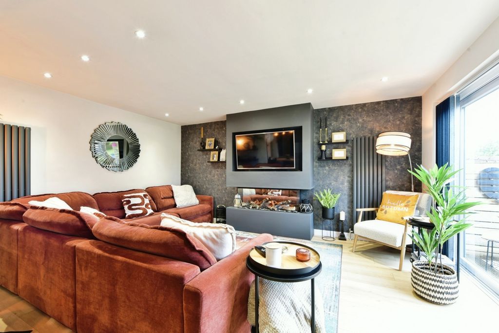 Property photo 2 of 17 Pbox-Img.Jpg