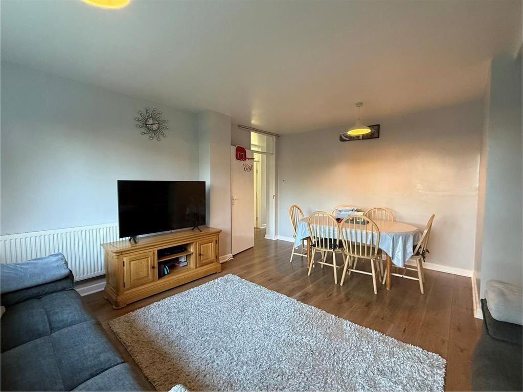 Property photo 3 of 11 4.Jpg