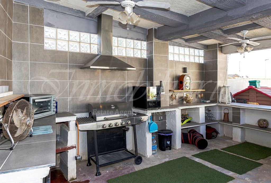 Property photo 3 of 49