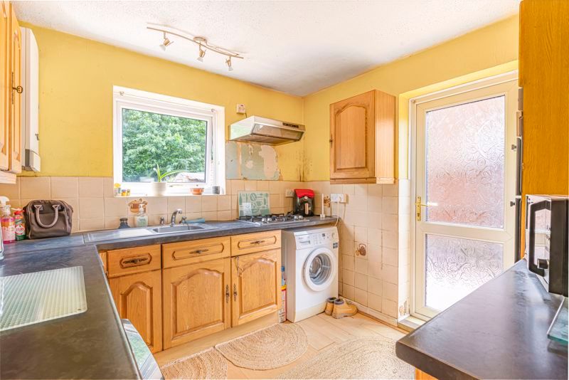 Property photo 3 of 18 Kitchen