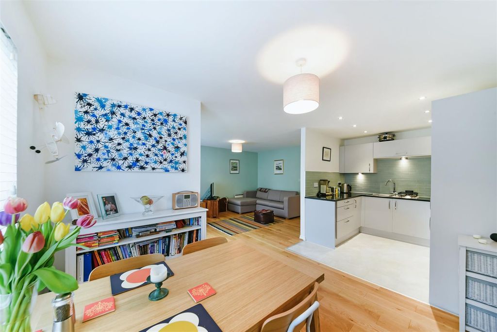 Property photo 3 of 9 Kitchen