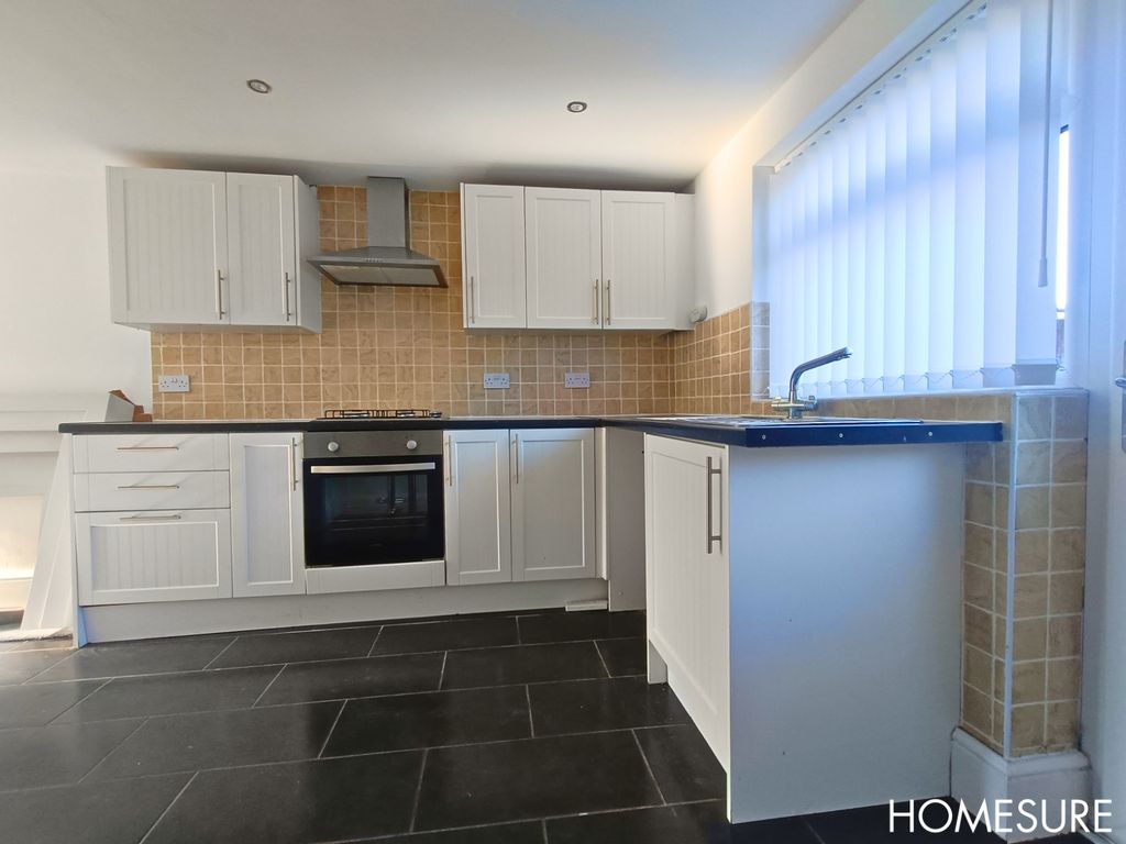 Property photo 3 of 9 Kitchen