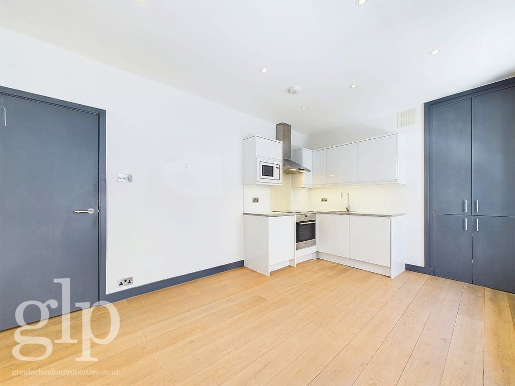 Property photo 1 of 11 955181