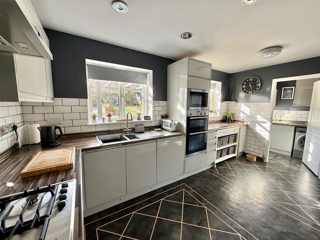 Property photo 2 of 24