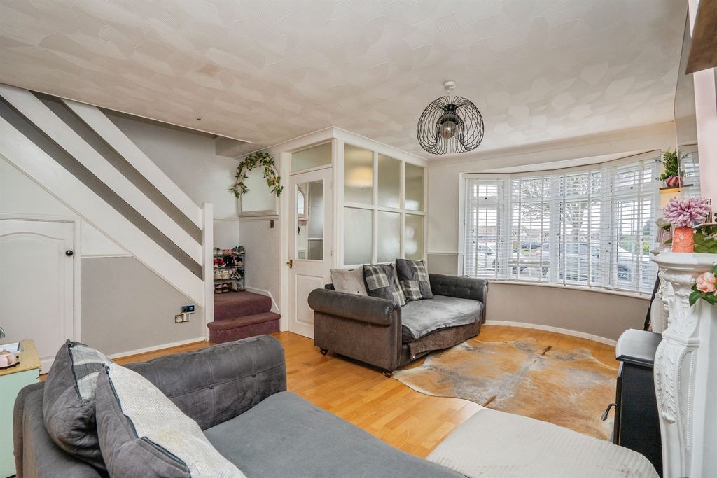 Property photo 3 of 12