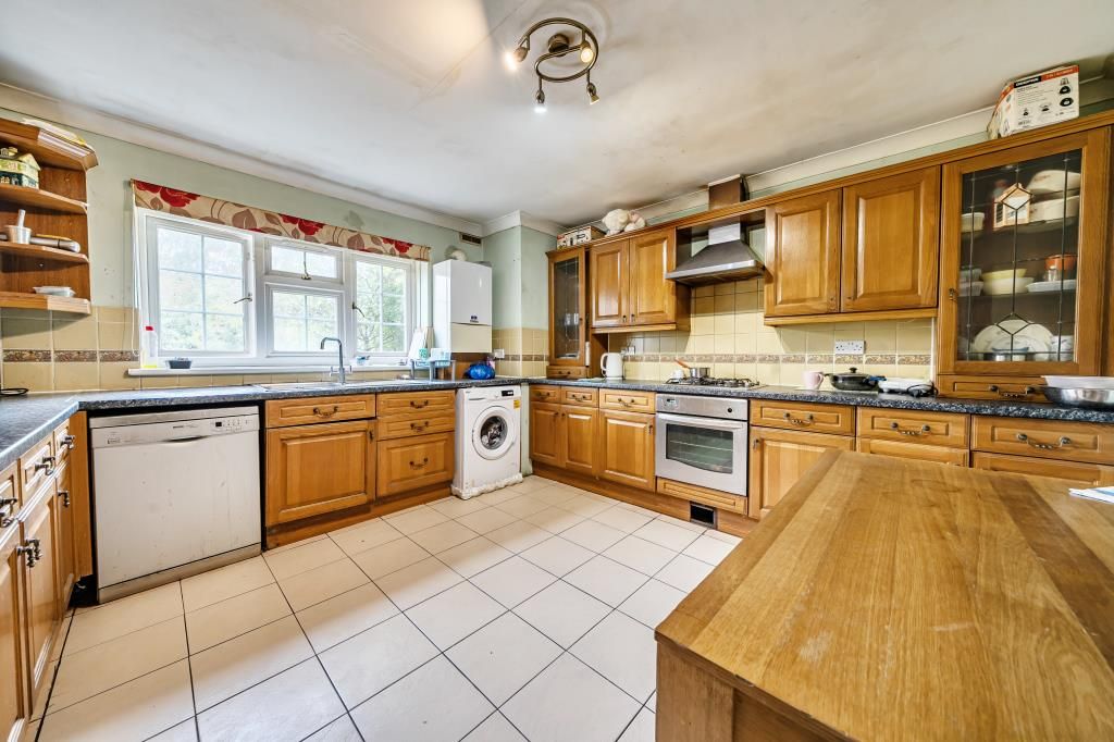Property photo 3 of 16 Kitchen