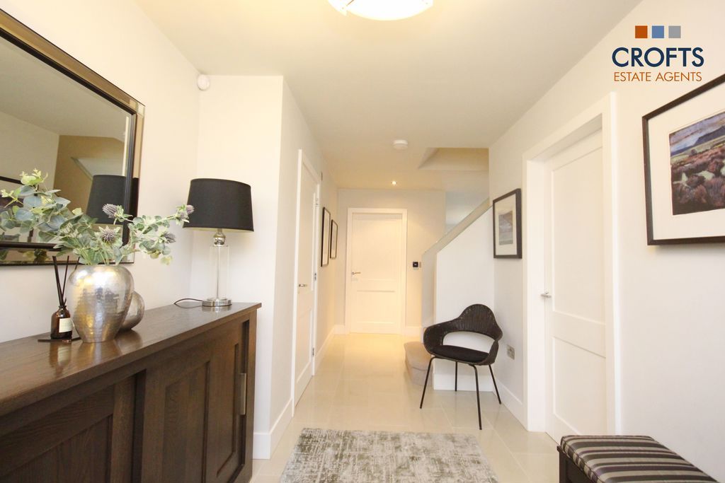 Property photo 2 of 23 Hallway