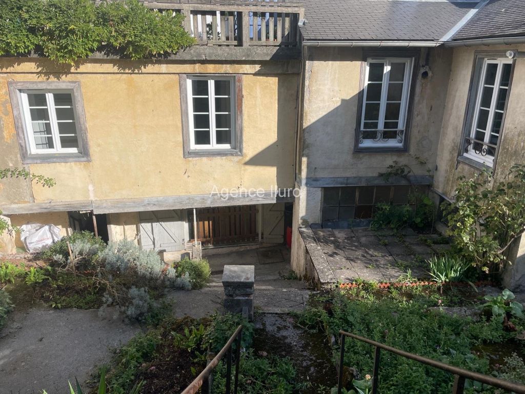 Property photo 1 of 12 Special Investors - Must-See Building With Three Homes And 600 m² Garden