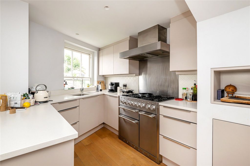Property photo 1 of 10 Kitchen