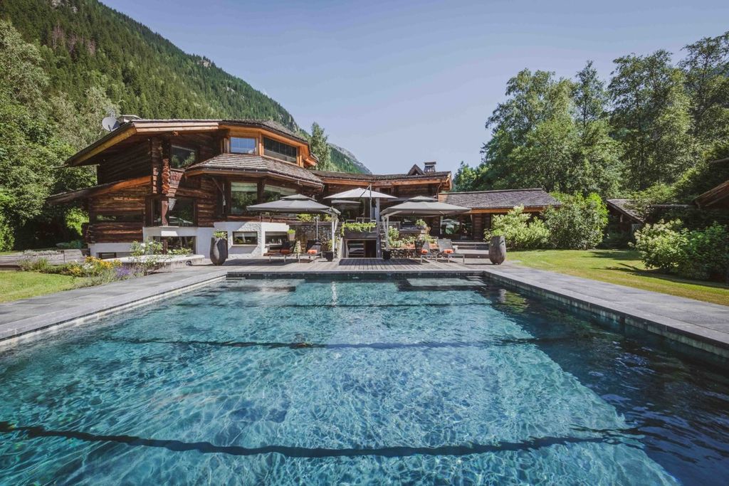 Property photo 1 of 12 Chamonix Chalet For