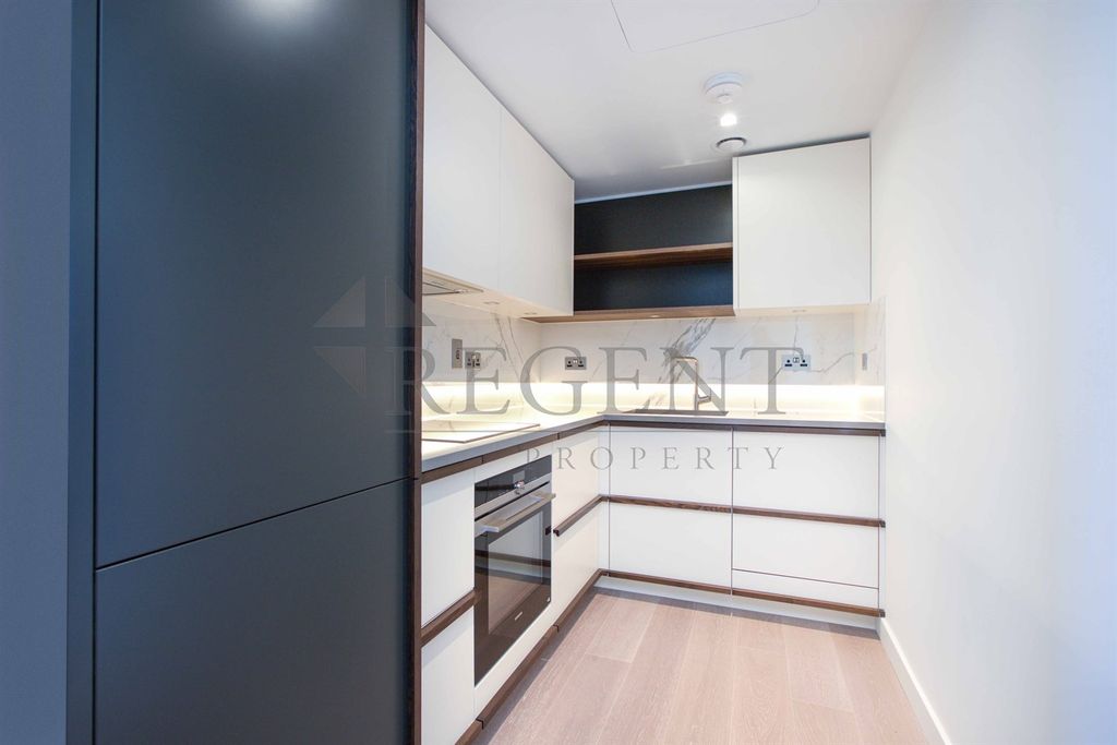 Property photo 3 of 8 Kitchen