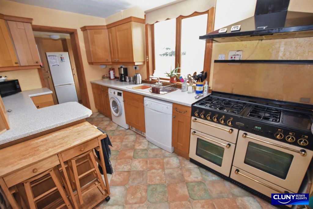 Property photo 3 of 49