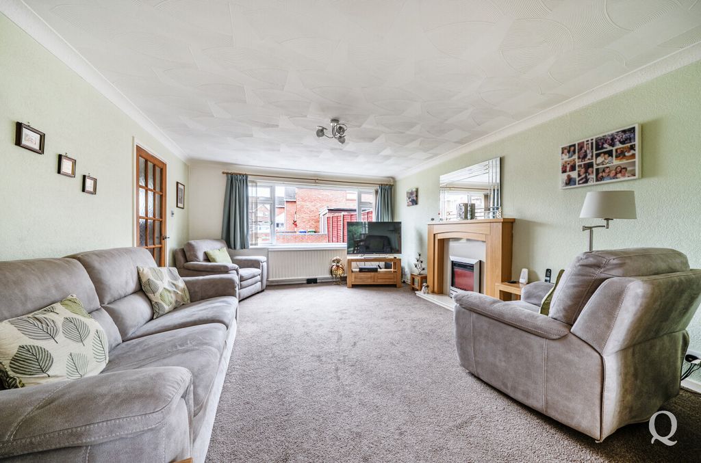 Property photo 3 of 24 582d5bae-B92A-499...
