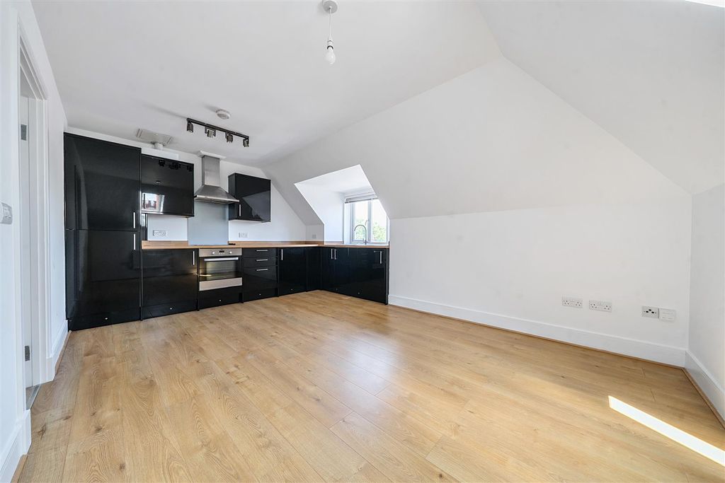 Property photo 2 of 13 1302246-8-6839d4395d82E.Jpg