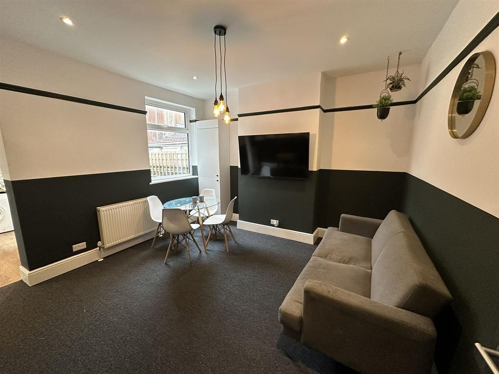 Property photo 1 of 13 Communal