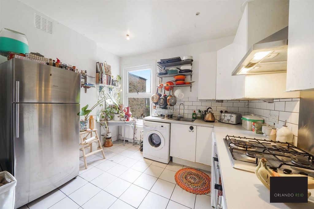 Property photo 3 of 9 64A Whitbread Road - Wiwnpdaanwe4Nvdwdrso.Jpg