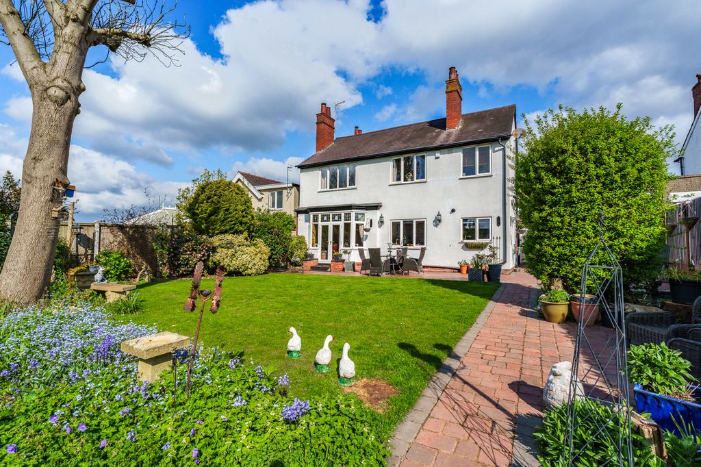 Property photo 2 of 28