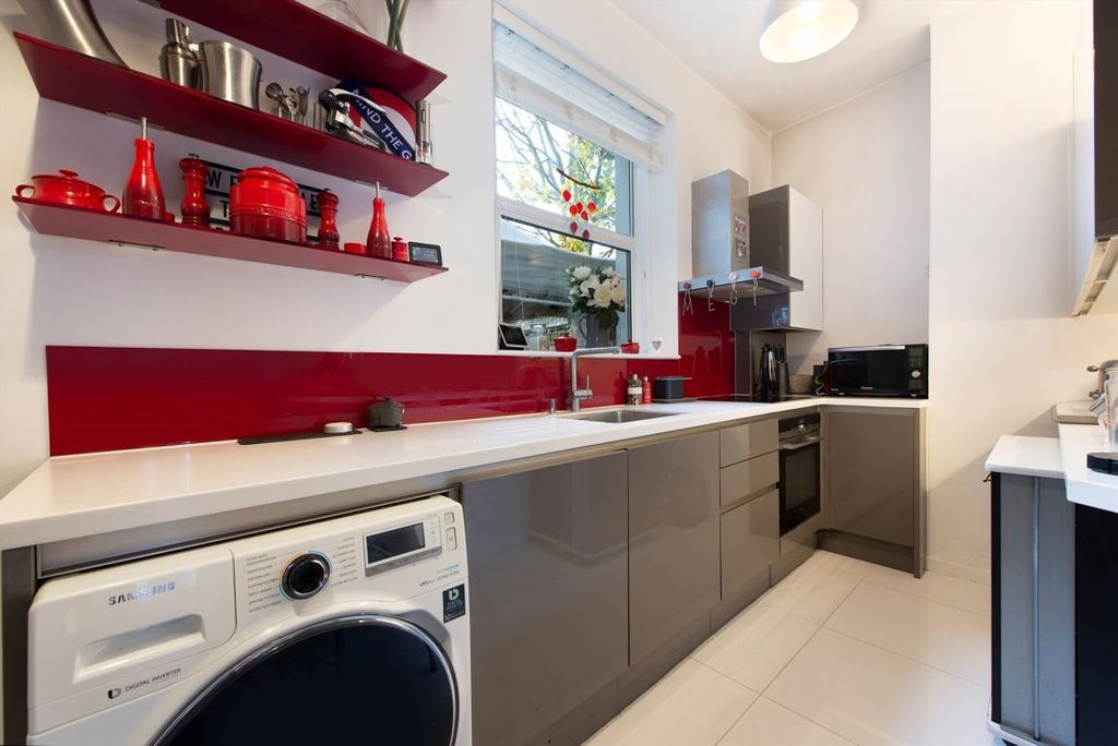 Property photo 3 of 8