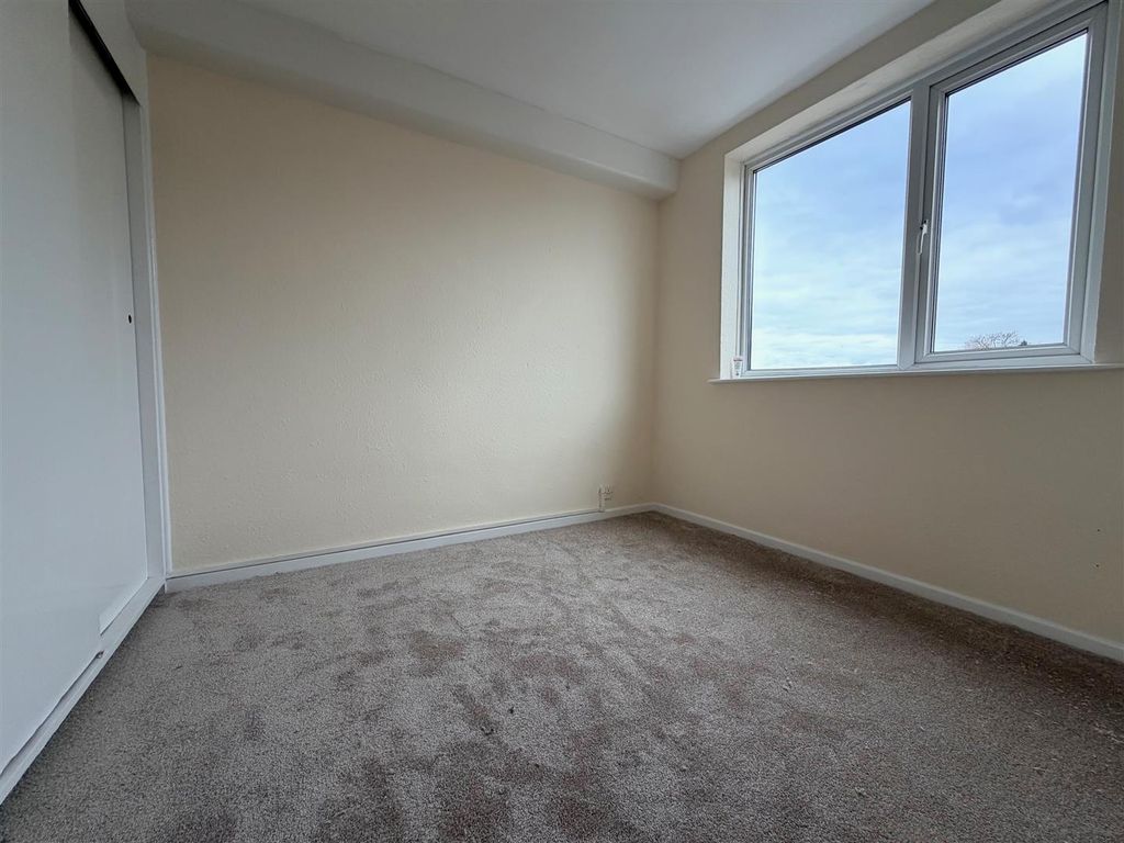 Property photo 2 of 7 Bedroom (Off Lounge)