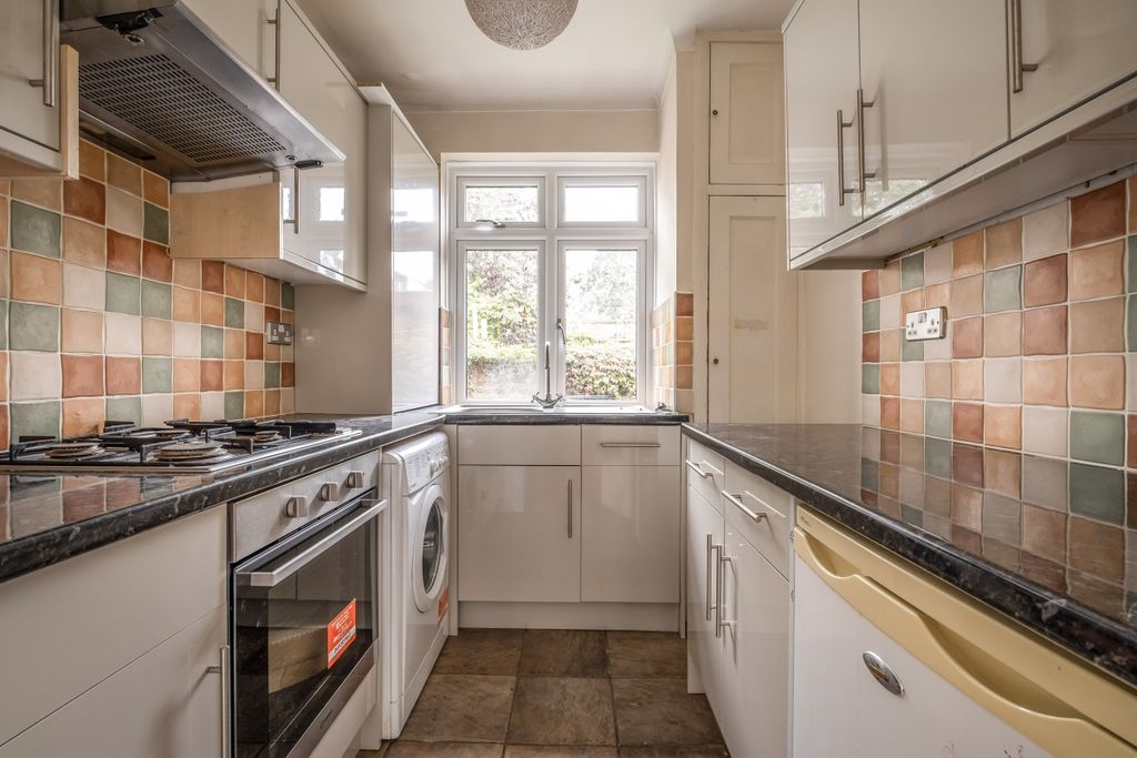 Property photo 3 of 7 Kitchen