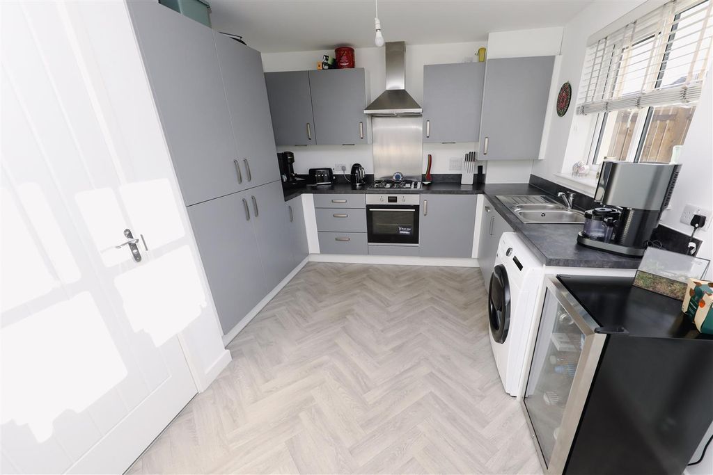 Property photo 3 of 15 d