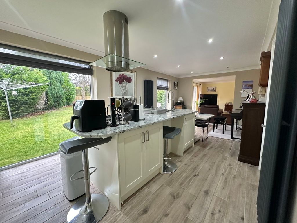 Property photo 3 of 19 Kitchen/Dining