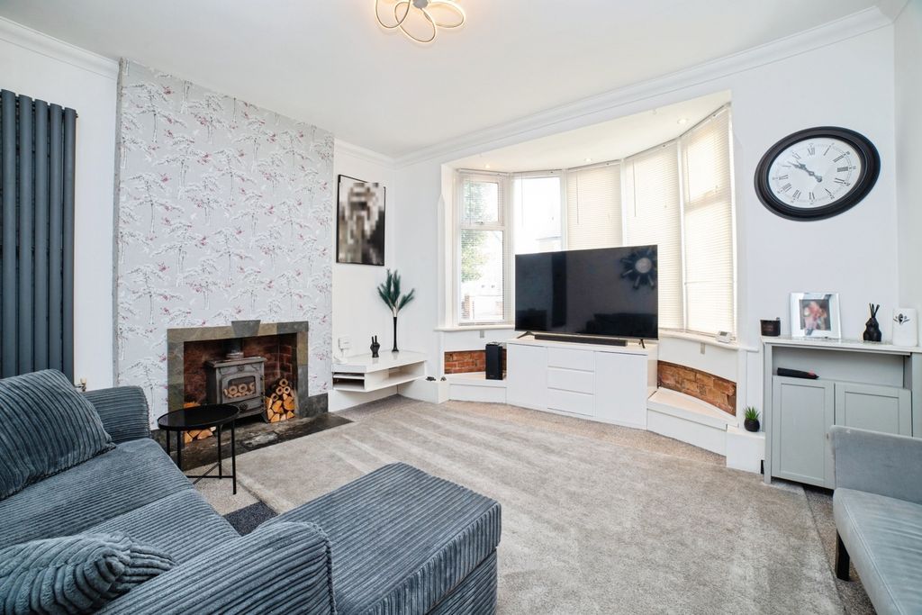 Property photo 2 of 17 Photo