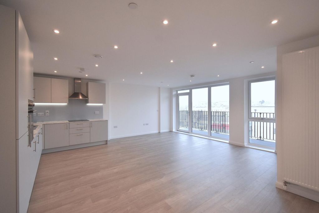 Property photo 2 of 11 Kitchen