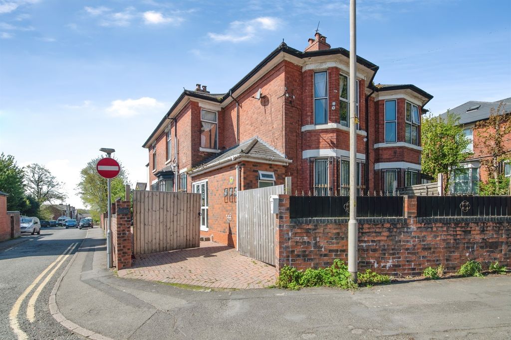 Property photo 1 of 20