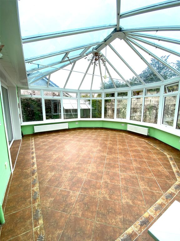 Property photo 3 of 12 Consereatory