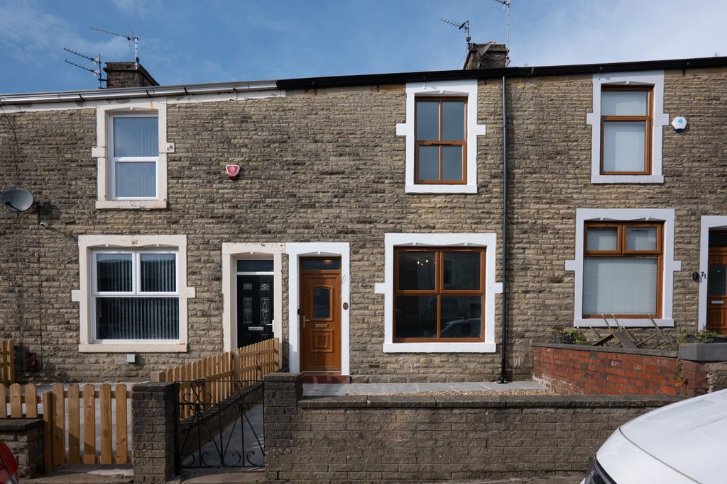 Property photo 2 of 30