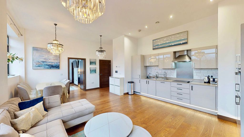 Property photo 3 of 37