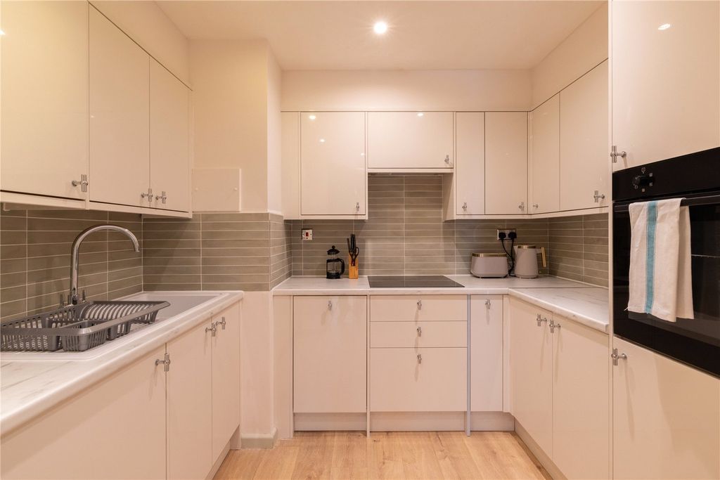 Property photo 2 of 16 Picture No. 07