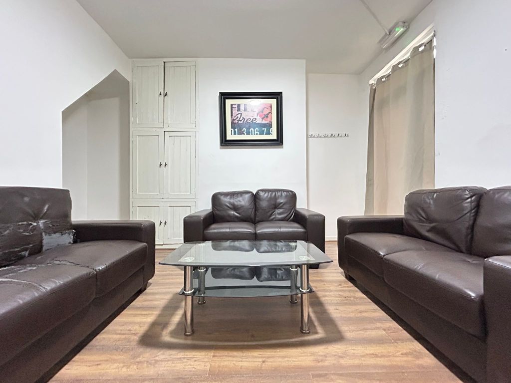 Property photo 2 of 18