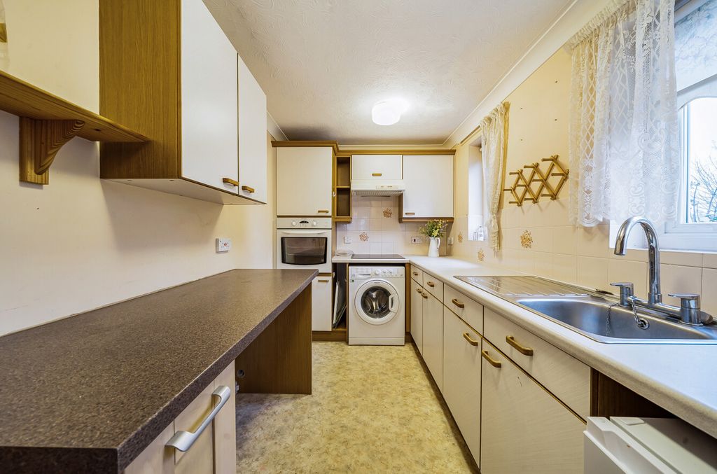 Property photo 3 of 8 1402171-16-696E53...