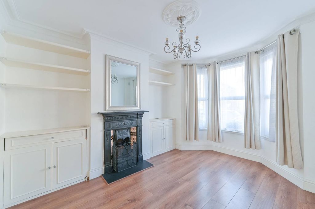 Property photo 2 of 34