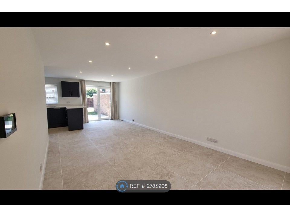 Property photo 3 of 14 Open Plan Living With Underfloor Heating