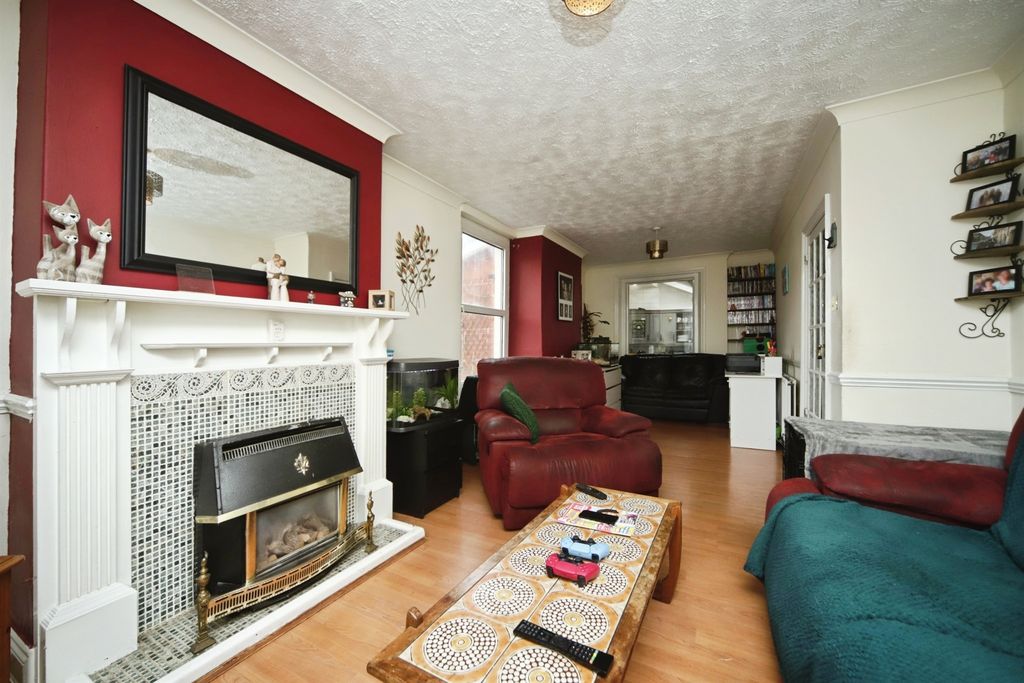 Property photo 2 of 18