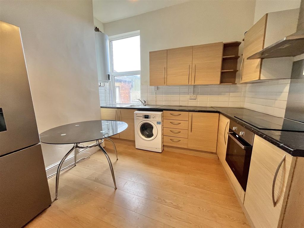 Property photo 3 of 6 Dining Kitchen