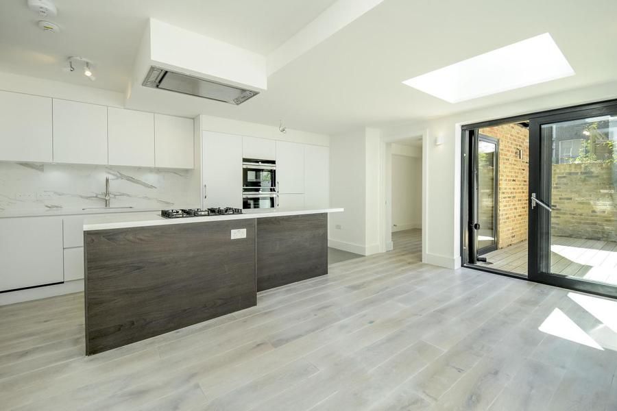 Property photo 1 of 8 2 Bed Flat To Rent