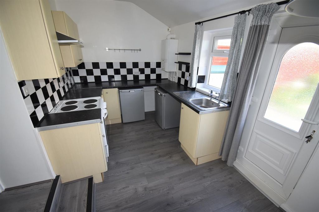 Property photo 2 of 10 Dining Kitchen